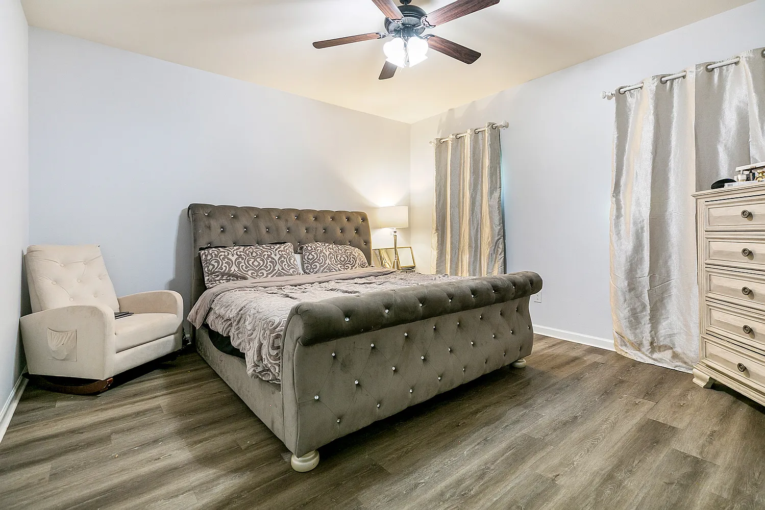 4 bed, 1875 sqft, $2,350 — Photo 2