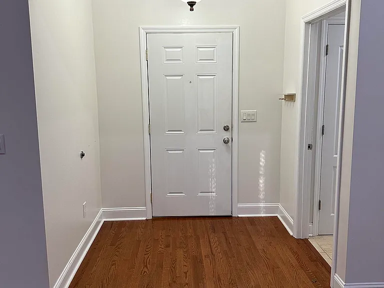228 Tanner Point Dr — Photo 2