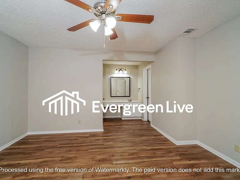 4917 Crestwood Dr — Photo 10