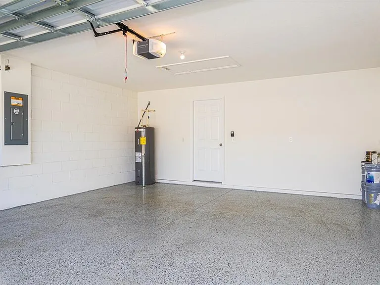 352 Towns Cir — Photo 19