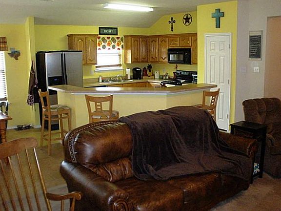 5th image of 717 Silverleaf Ct