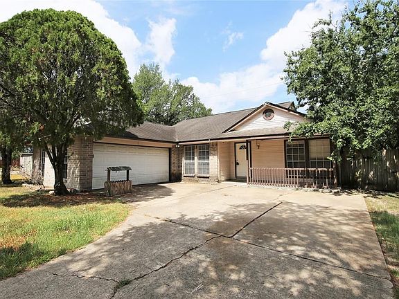 4th image of 15670 Pebble Lake Dr