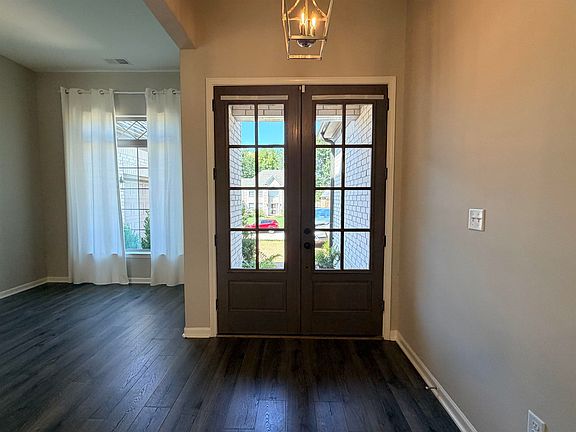 3rd image of 50 Whispering Creek Dr