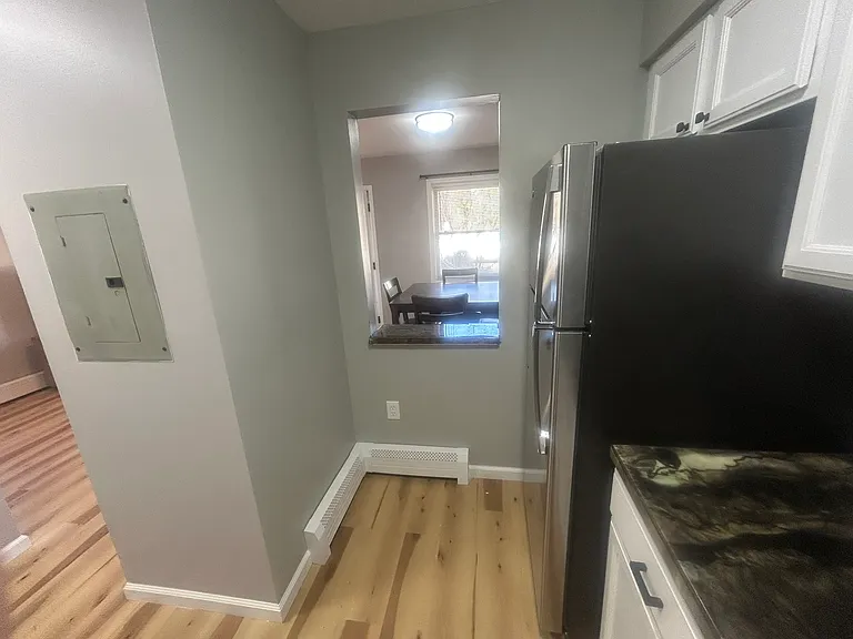 4 S Franklin St #B — Photo 8