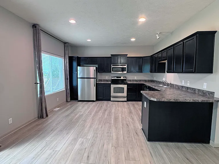 16305 Browne St — Photo 9