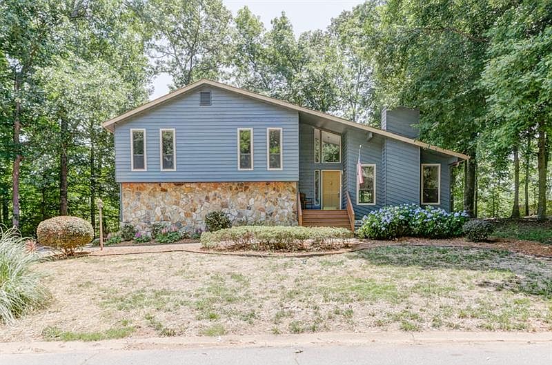 1st image of 3804 Ashwood Dr SE