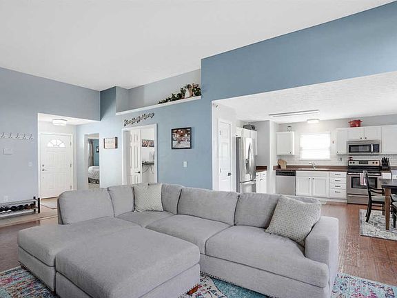 3rd image of 4838 Riverrock Dr