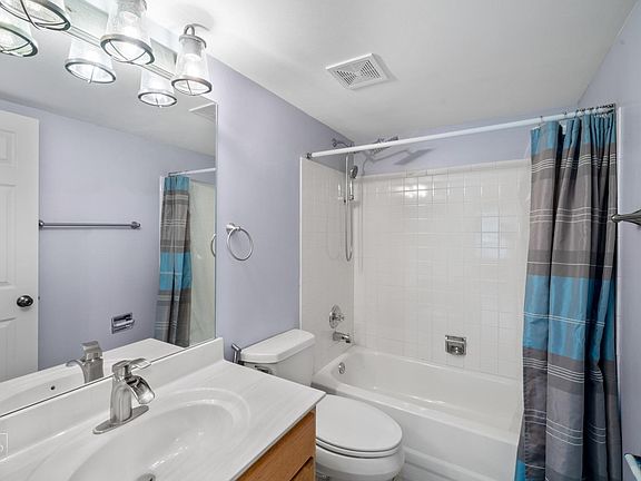 3rd image of 2146 Camden Ln