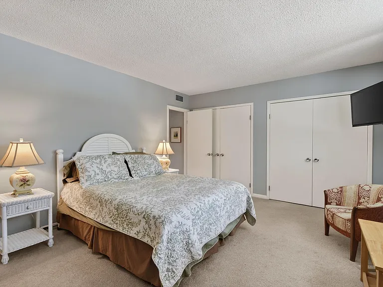 139 Sunrise Ave — Photo 8