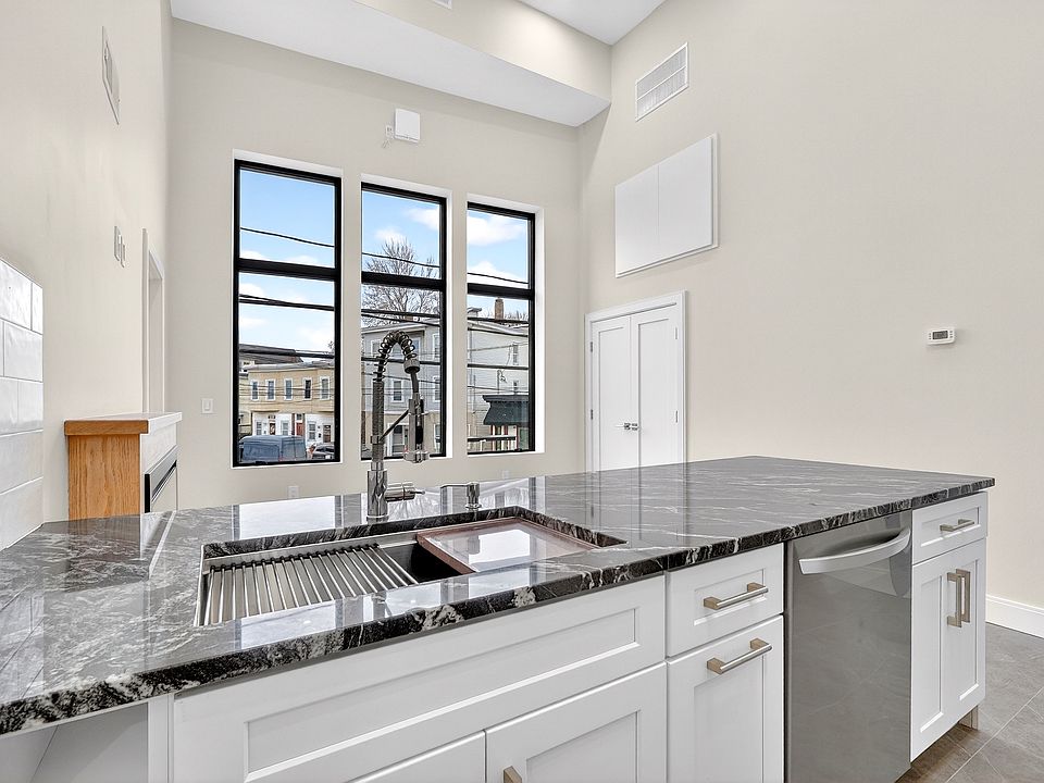 1st image of 151 Belmont St #2