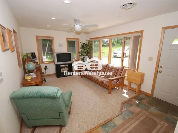 2310 N Lake Dr, Oconomowoc, WI 53066
