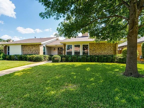 Beautiful Red Oak and thick St. Augustine lawn.
