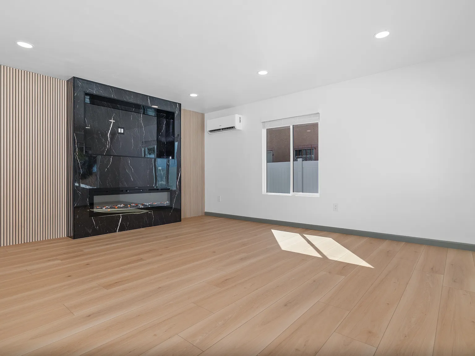 3 bed, 1226 sqft, $4,300 — Photo 3