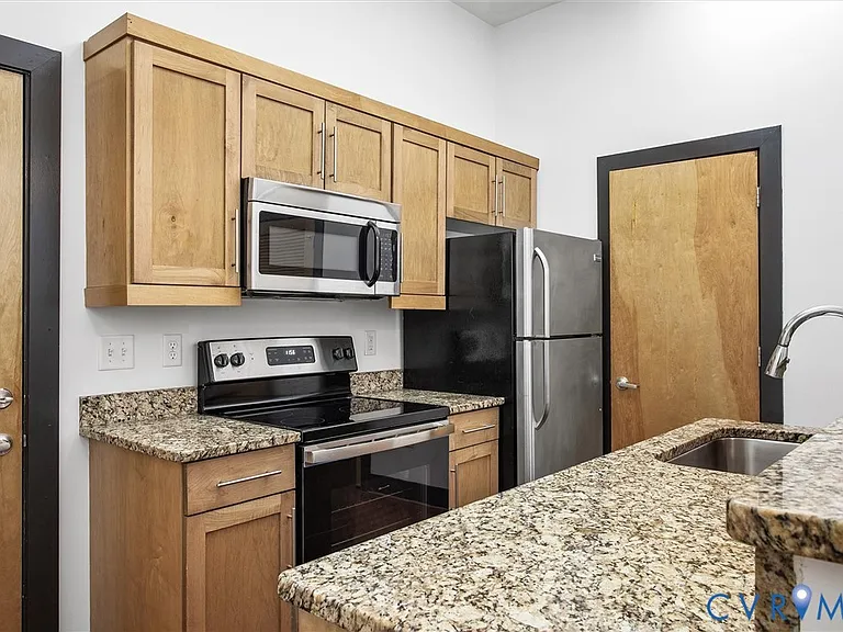 306 E Grace St #204 — Photo 4