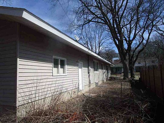 3rd image of 720 17th St SE
