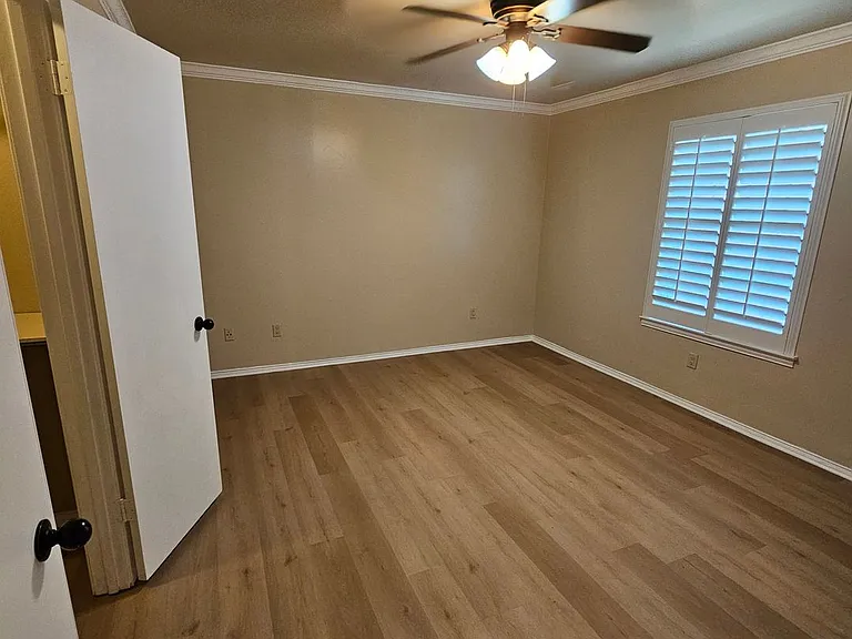 6033 Sandhurst Ln #D — Photo 31