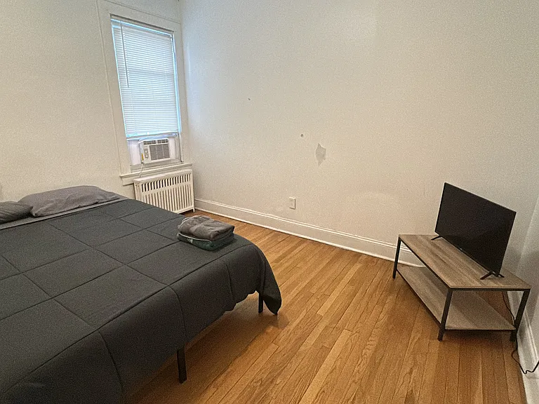 370 E 18th St #1 — Photo 2