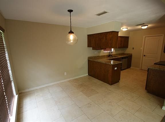 3rd image of 3906 Woodhaven Ln