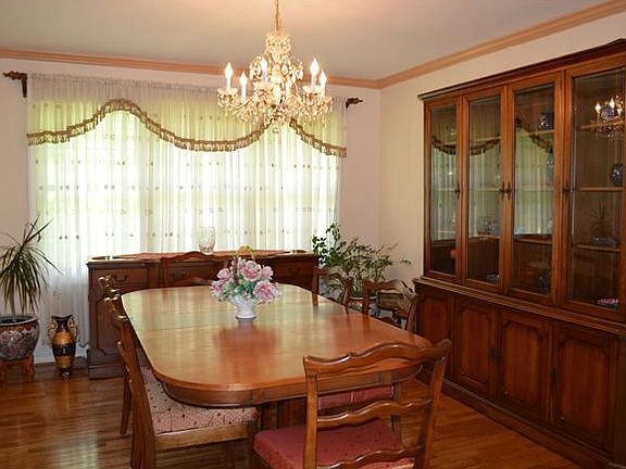 Dinning Room with Hardwood Floors