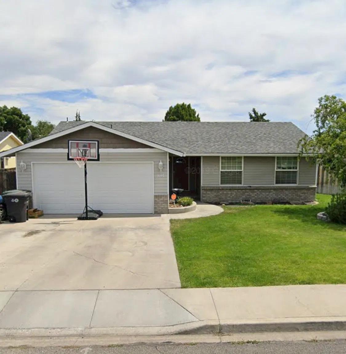 3 bed, 1.5 bath, 1251 sqft, $2,100 — Photo 1