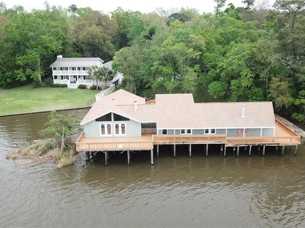 3074 Riverside Dr, Mobile, AL 36605