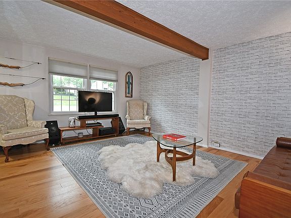 4th image of 308 Murrays Ln