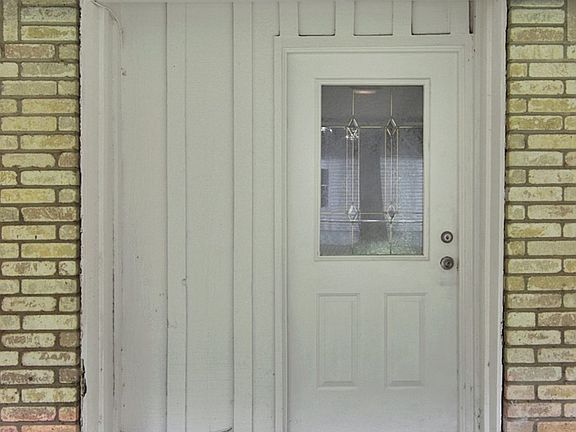 2nd image of 454 Parker St
