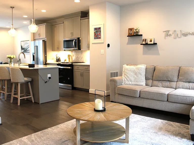 5040 Oakmoore Dr — Photo 3