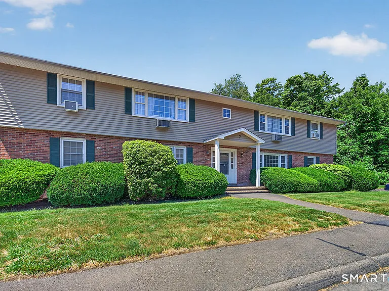 1789 Foxon Rd #7D — Photo 2