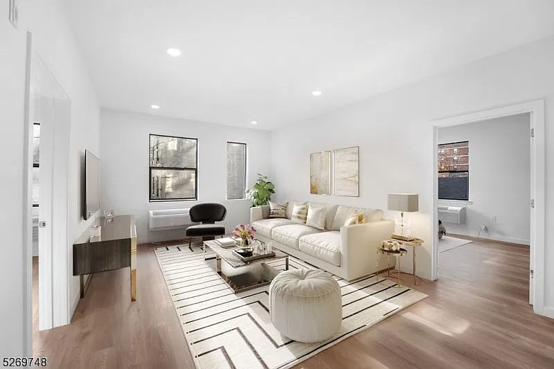 25 Freeway Dr E #201