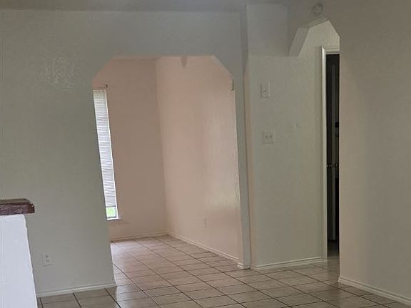 4th image of 5809 Guildwood Dr