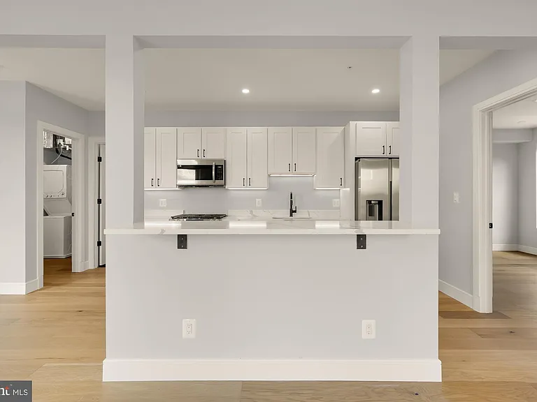 3215 Mount Pleasant St NW #201 — Photo 12