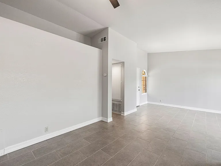 505 S Farrell Dr #D20 — Photo 15