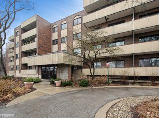 9244 Gross Point Rd APT 208, Skokie, IL 60077