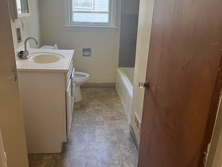 1003 Hancock St #2 — Photo 4