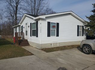 11372 N Lake Dr, Fenton, MI