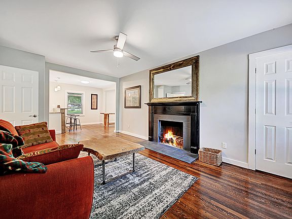 4th image of 2104 Highland Dr