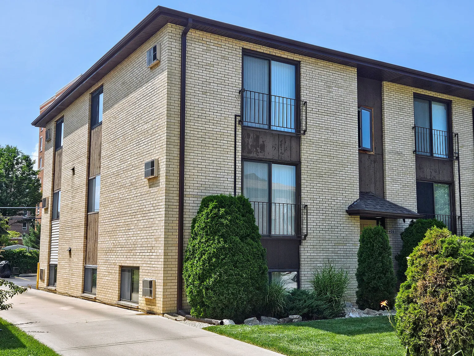 2 bed, 900 sqft, $1,650 — Photo 1