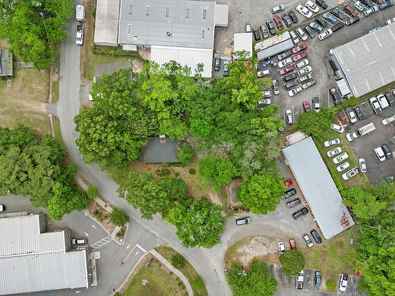 3rd image of 1071 Jenkins Rd