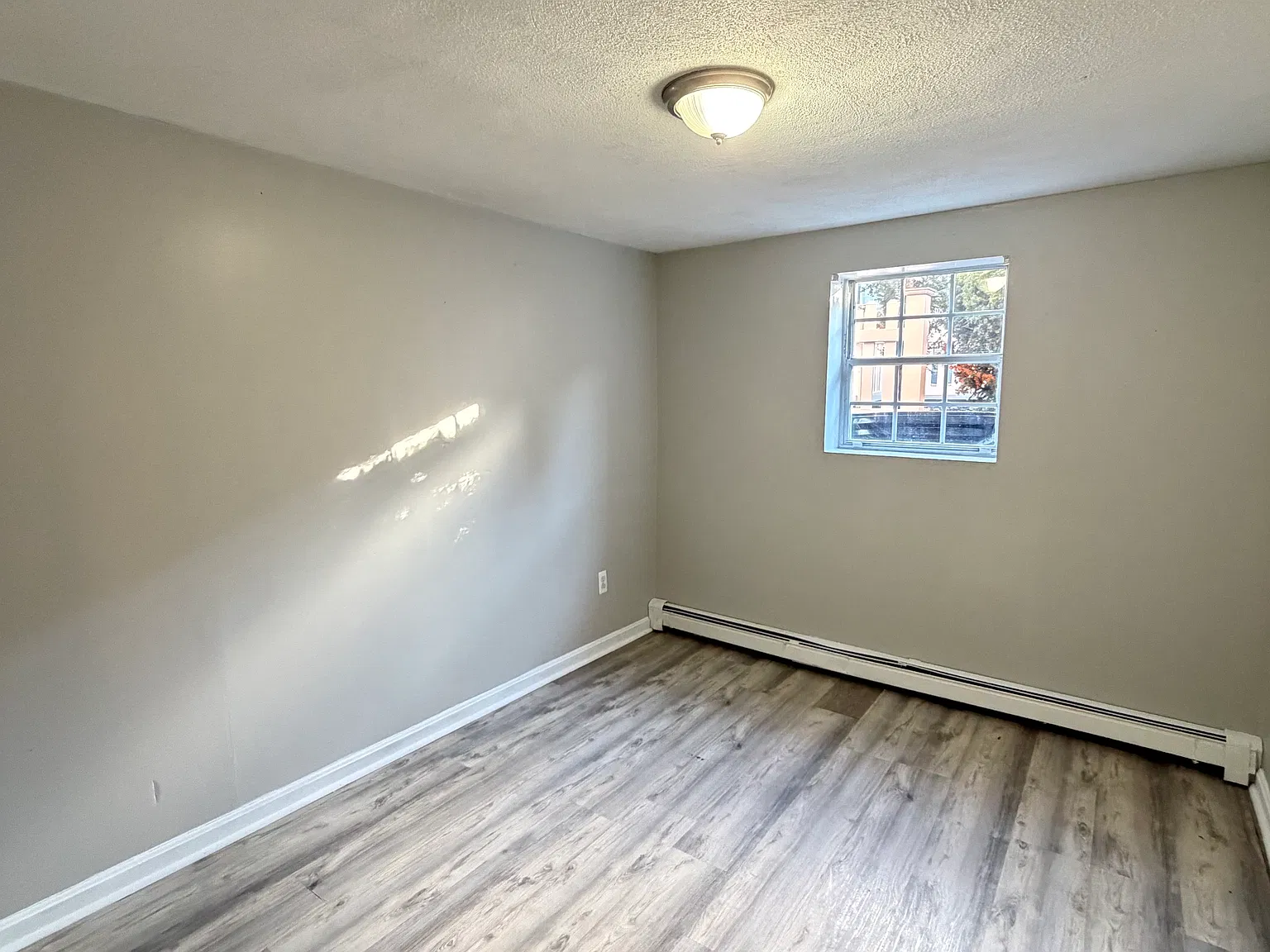 2 bed, 933 sqft, $2,500 — Photo 3