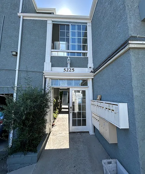 5225 Cahuenga Blvd #18 — Photo 17