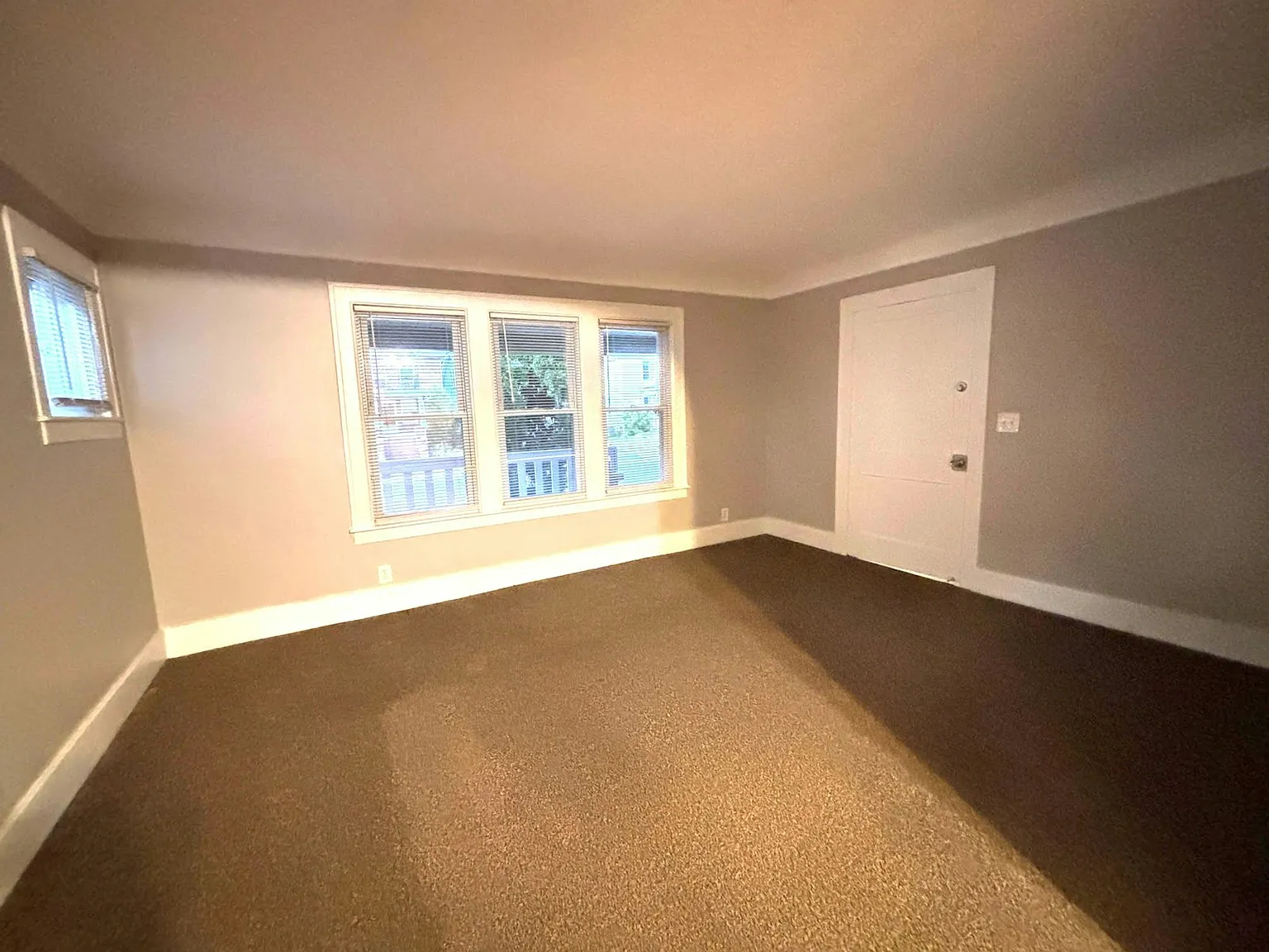 436 East Cambourne Street — Photo 2