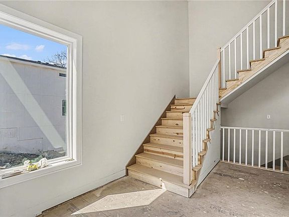 3rd image of 5516 NW Verlin Dr