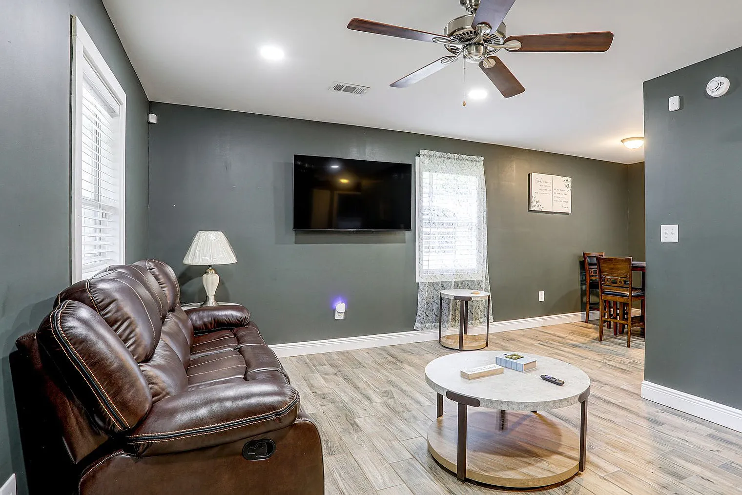 2 bed, 1.0 bath, 882 sqft, $2,247 — Photo 1