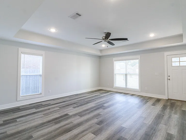4717 Edgemont Dr — Photo 7
