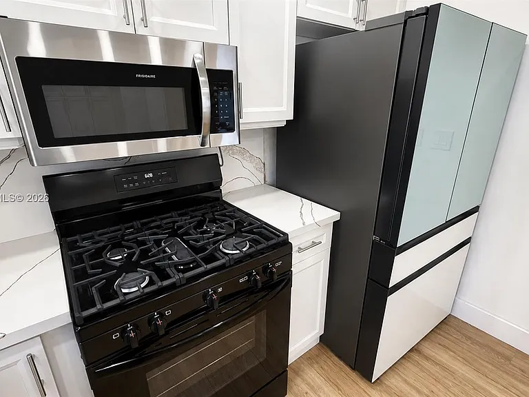 8819 Dickens Ave — Photo 6