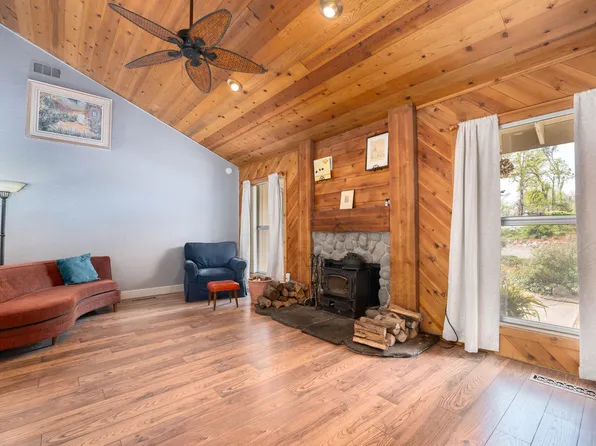 8409 Creekview Ln, Redding, CA 96001