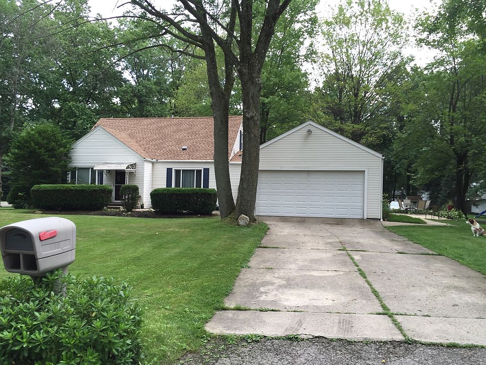 Front (west) of house and front yard. The lot is approximate