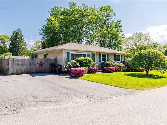2nd image of 8 Horseshoe Dr