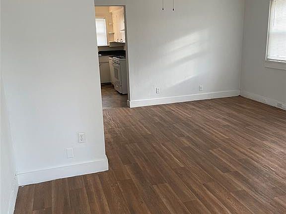 5th image of 105 W 14th St
